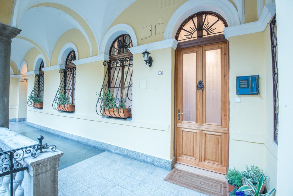 Rustic Elegance Apartment Budapest Luaran gambar